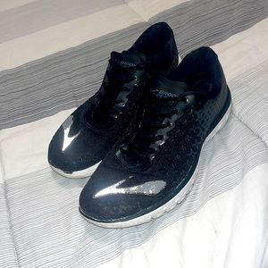 Brooks running shoes (pure flow 5)